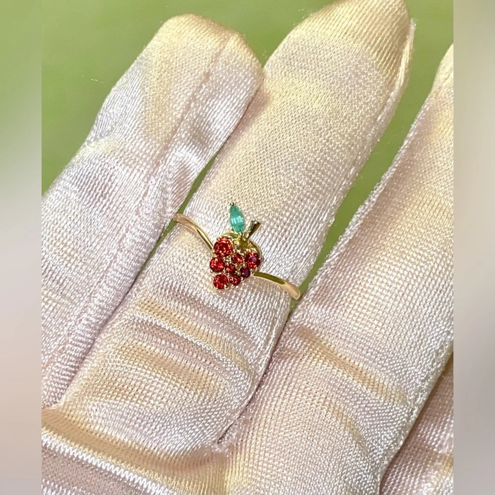 14K Yellow Gold & Rubies & Emerald cute Strawberry 🍓 ring 💍 - Picture 4 of 7